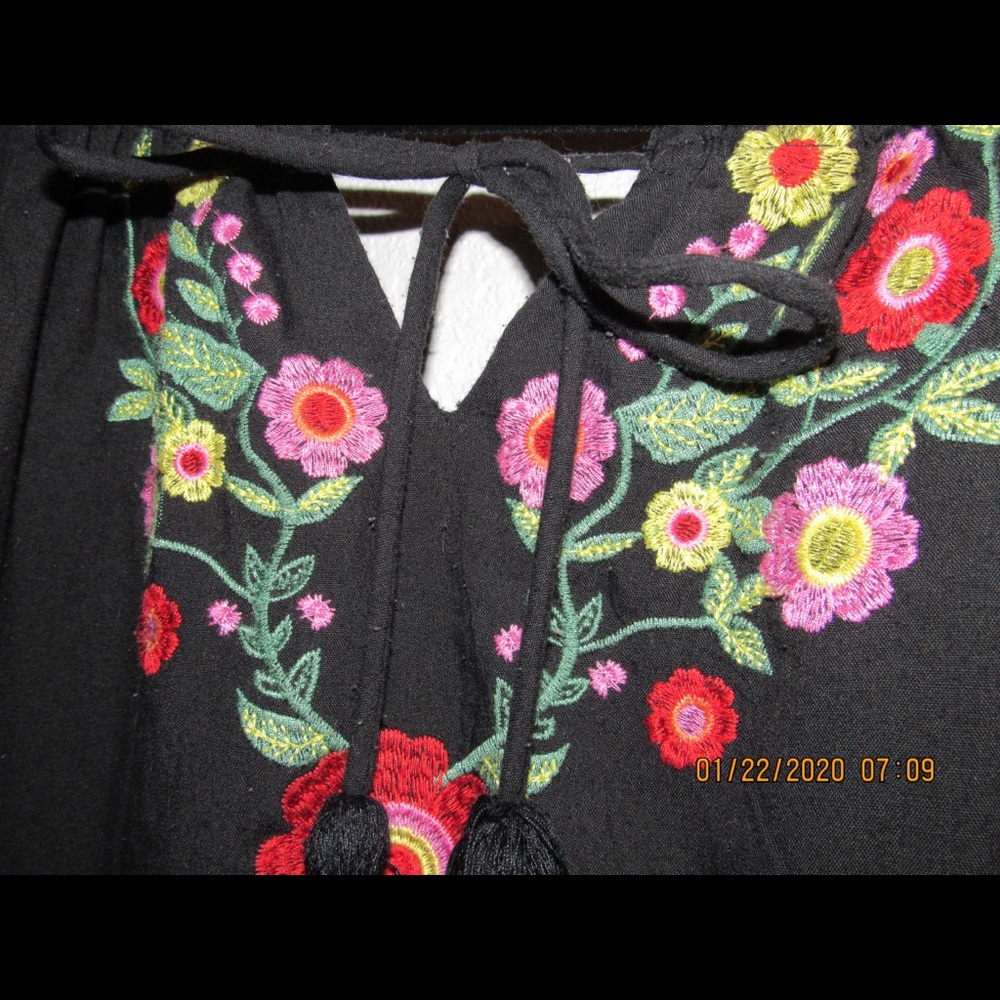 Women’s size L umgee floral tunic